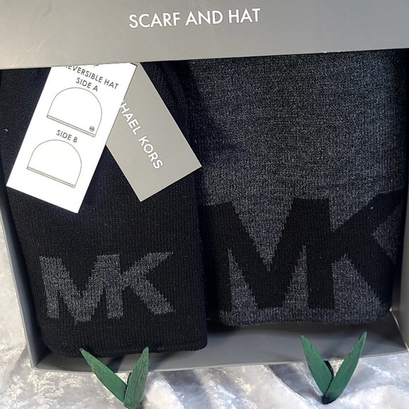 NWT - MICHAEL KORS Scarf and Hat Piece Set Black/Grey - Picture 1 of 6